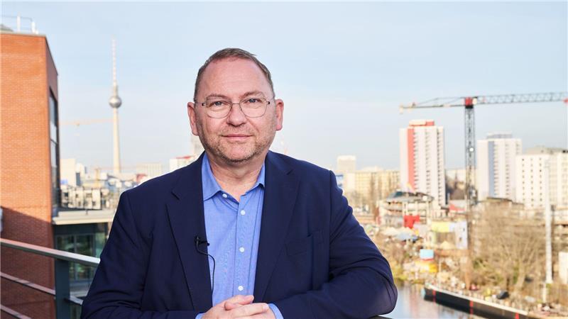 Verdi-Chef Frank Werneke macht sich für stabile Renten stark. 