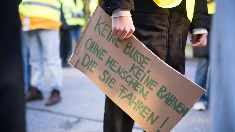 Verdi legt ÖPNV für bessere Arbeitsbedingungen lahm Verdi fordert unter anderem kürzere Arbeitszeiten ohne finanzielle Einbußen.