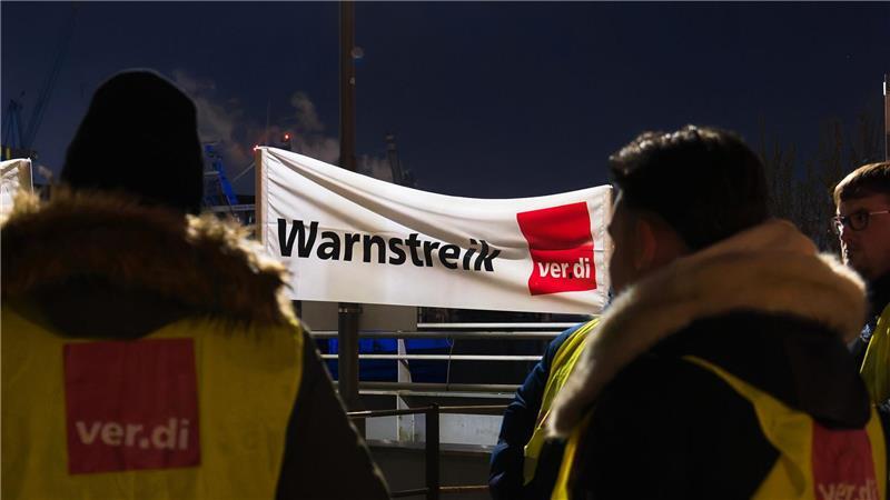 Verdi ruft ab heute zu Warnstreiks in niedersächsischen Häfen auf (Symbolbild).