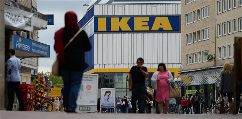 Mitarbeiter von Ikea und den Thalia-Buchhandlungen streiken Verdi ruft die IKEA- und Thalia-Mitarbeiter in Hamburg zum Streik bis Anfang Oktober auf. Foto: Daniel Reinhardt/dpa