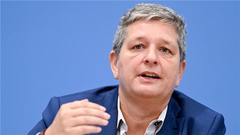 Vereine, Stiftungen oder kleinere Betriebe glaubten oft, sie seien zu unbedeutend, um Opfer von Cyberkriminellen zu werden, sagt BSI-Chefin Claudia Plattner. Das sei aber falsch.