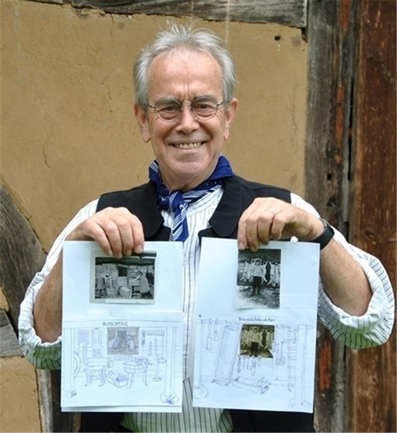 Vereinsmitglied Werner Heidenreich zeigt zwei seiner Skizzen für das Museumsprojekt. Foto Lohmann