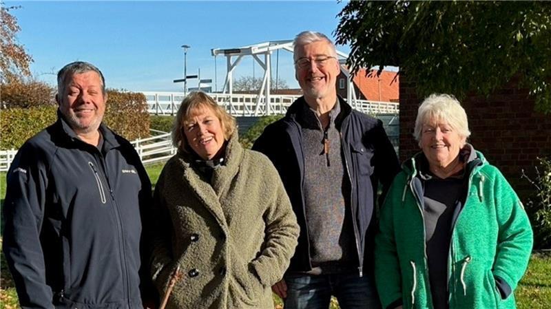 L140-Ausbau in Steinkirchen: So könnte die neue Straße aussehen Vereinsvorstand des Arbeitsgemeinschaft Bürgerei Steinkirchen: Heino Eckerich, Birgit Reyer, Frank Schlichting und Christiane Vaßen (von links).