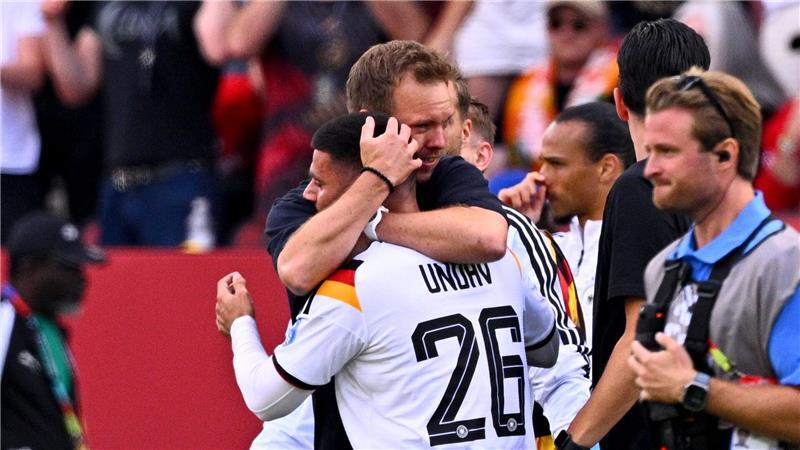 „Einfach draufballern“: Große Undav-Show und Rollen-Debatte Vereint im späten Torglück: Der Bundestrainer und sein Edeljoker.