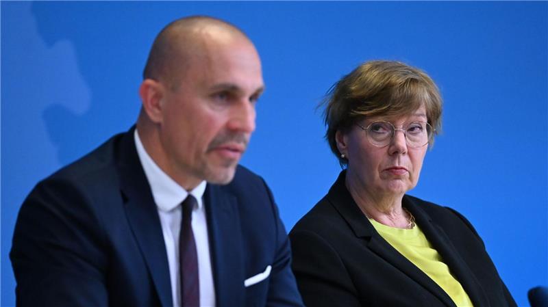 Tiktok, Instagram und Co.: Extremisten nehmen junge Menschen ins Visier Verfassungsschutz-Chef Torsten Holleck beschreibt die Wirkung der Vorgehensweise.