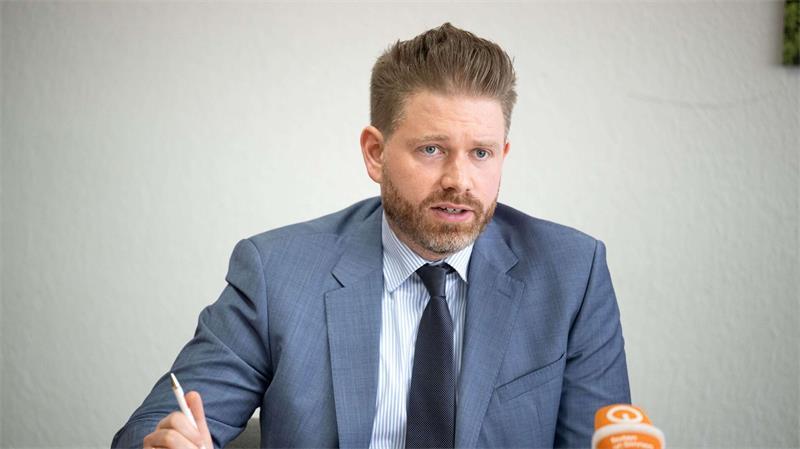 „Die Lage ist ernst“: Welchen Gefahren Bremen ausgesetzt ist Verfassungsschutzchef Thorge Koehler stellt die Bilanz für 2025 vor. (Archivbild)