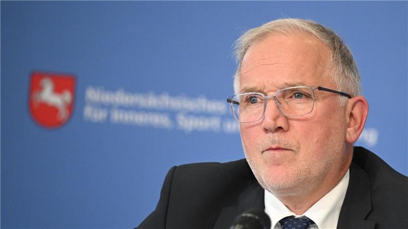 Deutlich mehr Rechtsextremisten in Niedersachsen Verfassungsschutzpräsident Dirk Pejril warnt vor einer neuen Generation junger Rechtsextremisten.