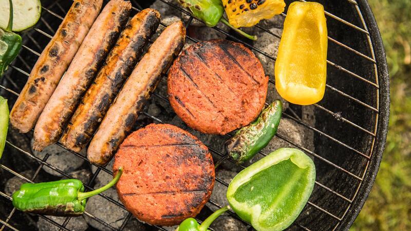 Vergleich: Bio-Grillgut kostet am meisten, gefolgt vom veganen Grill-Korb.