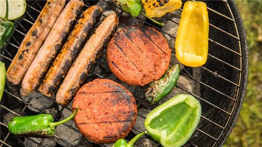 Vergleich: Bio-Grillgut kostet am meisten, gefolgt vom veganen Grill-Korb.