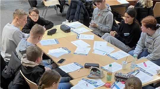 Verhandeln im Interesse aller: Bei der Klimakonferenz ging es um die Zukunft des Planeten - aber auch ums Geld.
