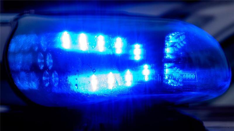 Verheerender Verkehrsunfall: Ein Mann konnte in Cloppenburg nur noch tot aus seinem Auto geborgen werden. (Symbolbild)