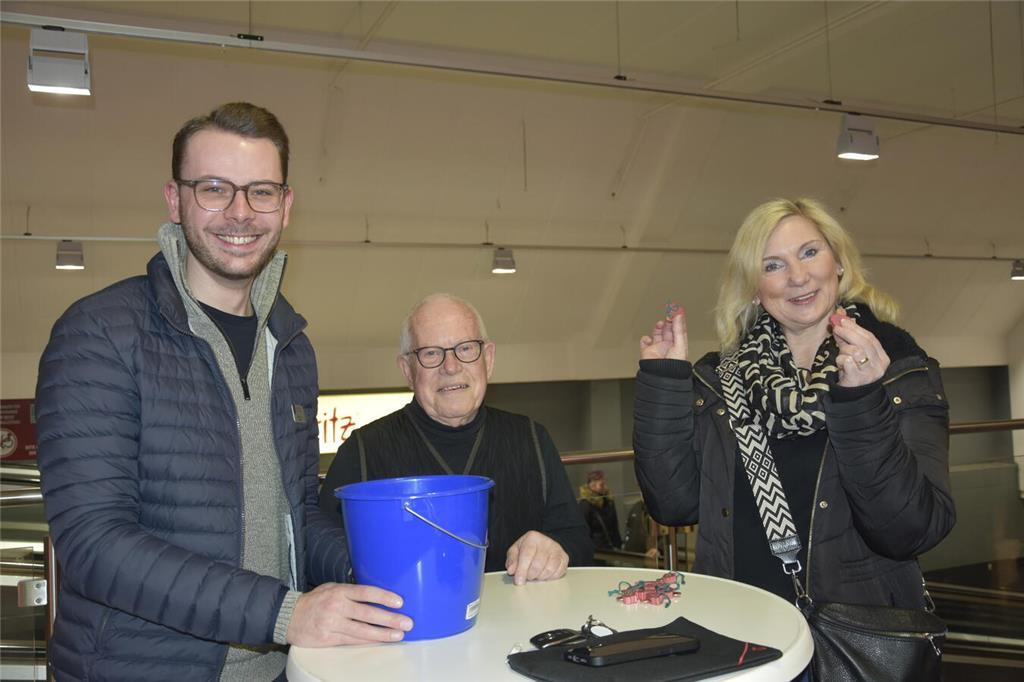 Verkäufer Niels Kohlhaase und Robert Kamprad waren binnen 15 Minuten ihre Schwei...