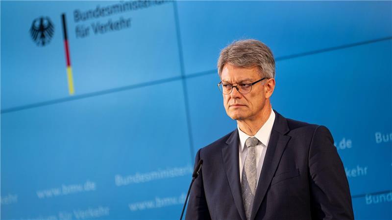 Vor diesen Herausforderungen steht der künftige Bahn-Chef Verkehrsminister Schnieder hat große Erwartungen an den künftigen Bahnchef.