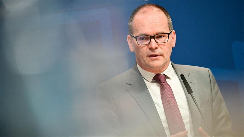 Regierungschef Lies: Bahn-Neubaustrecke nur „halbe Lösung“ Verkehrsminister Tonne sagt, über mögliche neue Halte im Regionalverkehr sei mit dem Land nicht gesprochen worden. (Archivbild)