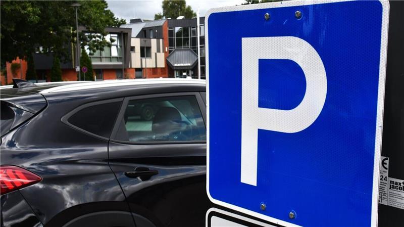 Parken zum Nulltarif: Rat traf Entscheidung für Hemmoor Blick auf den Parkplatz am Rathaus in Hemmoor.