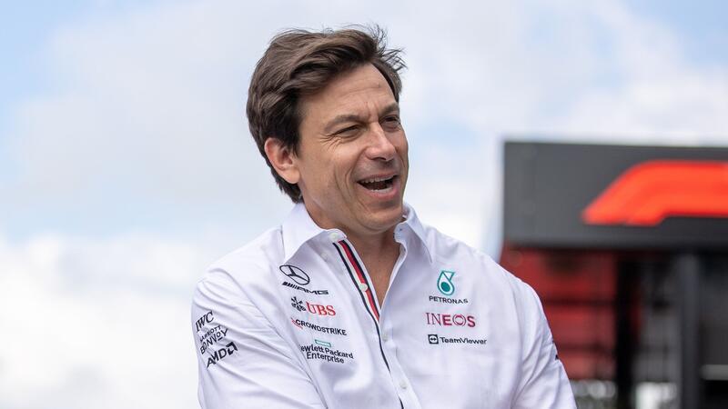 Wolff verlängert Vertrag als Mercedes-Teamchef Verlängerte seinen Vertrag bei Mercedes: Teamchef Toto Wolff.