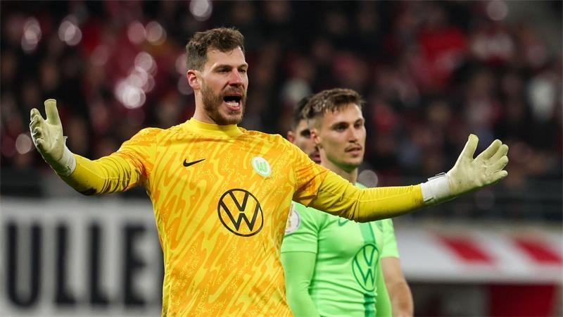 Verlässt den VfL Wolfsburg: Torwart Marius Müller. (Archivbild)