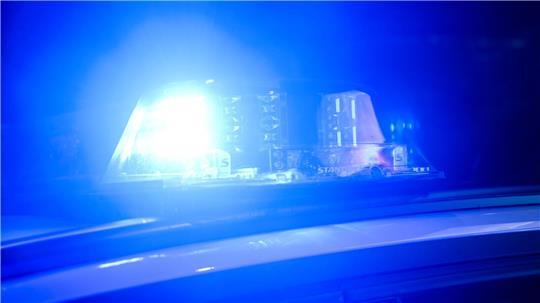 Verletzungen an einer toten Frau, die in einer Wohnung in Hildesheim gefunden wurde, deuten auf ein Tötungsdelikt hin. (Symbolbild)