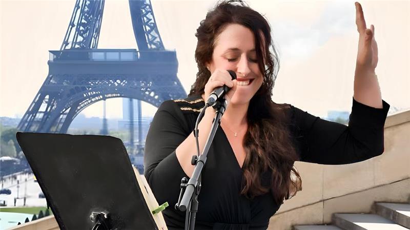 Véronique Elling ist bereits auf internationalen Bühnen aufgetreten wie hier in Paris, aber auch in Ländern wie dem Libanon, Iran und Brasilien.