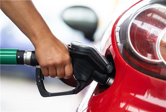 Verschnaufpause an der Tankstelle: Die Spritpreise sind wieder etwas gesunken.