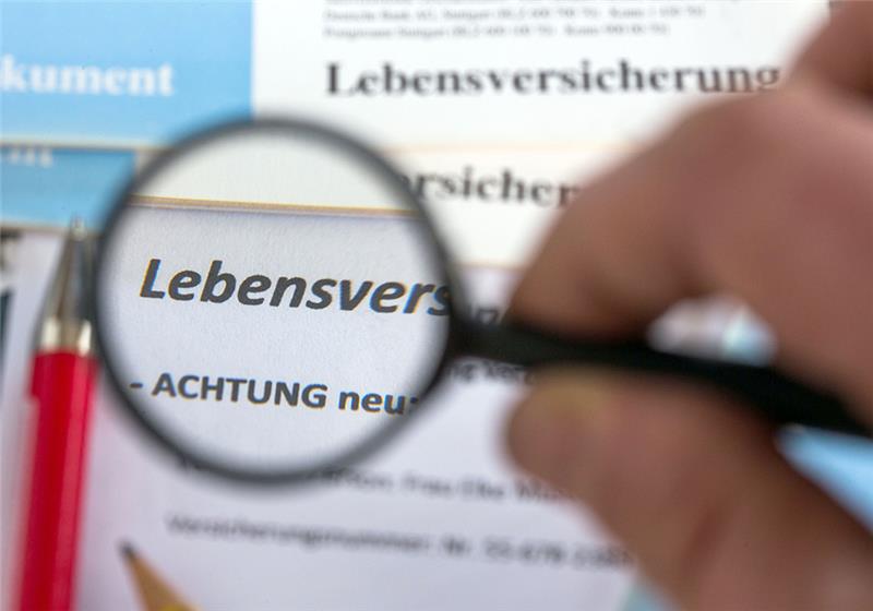 Versicherungen gibt es viele - aber welche sind absolut notwendig? Symbolfoto: dpa