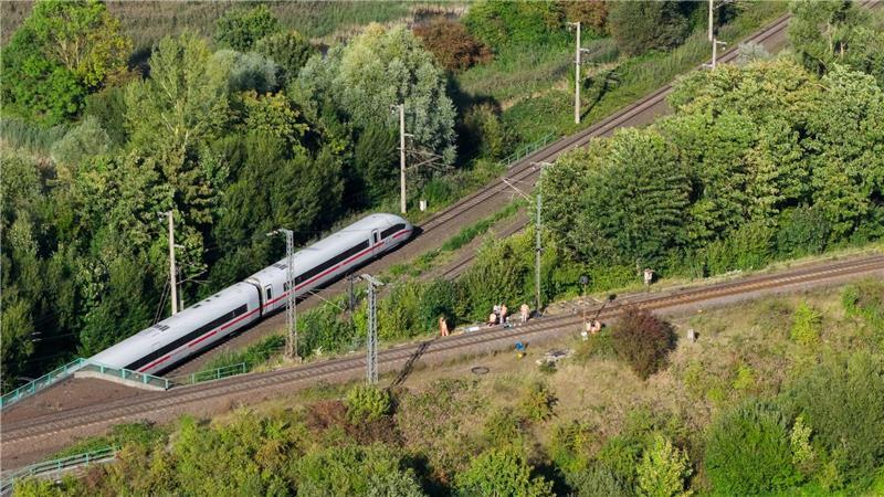 Bahnverkehr gestört: Staatsschutz prüft politische Motive Verspätungen und Ausfälle prägen nach dem Brand an einem Stellwerk noch immer den Bahnverkehr zwischen Hannover und Berlin.