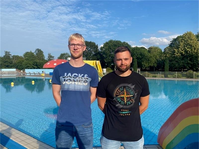Personal gefunden: Bützflether Freibad öffnet wieder Verstärkung für das Bützflether Freibad: Marvin Schlake (rechts) und Jannes Patjens.