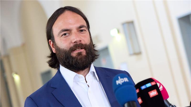 Verteidiger Bott befragte den Ex-Mann seiner Mandantin über viele Stunden.