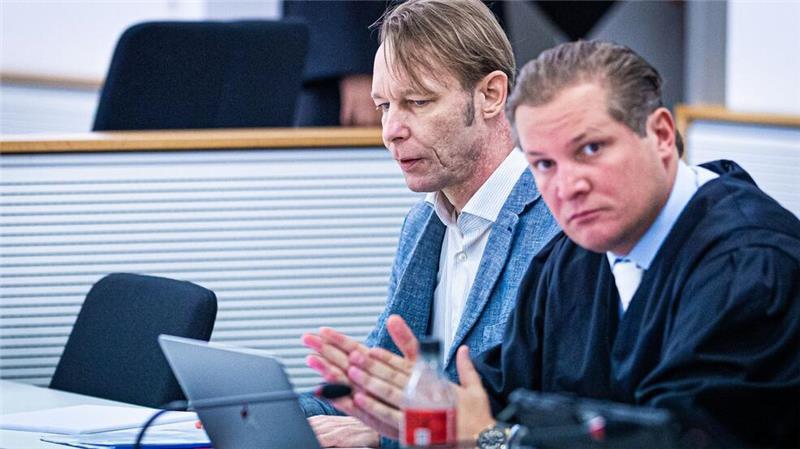 Verteidiger Friedrich Fülscher (rechts) forderte einen Freispruch für seinen Mandanten. (Archivbild)