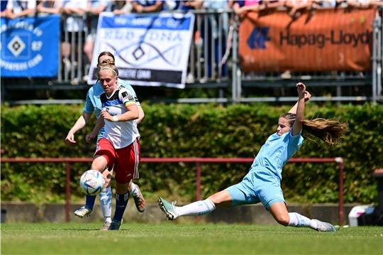 Verteidigerin Sarah Stöckmann (am Ball) will auch in der höheren Liga mit dem HSV erfolgreich sein.