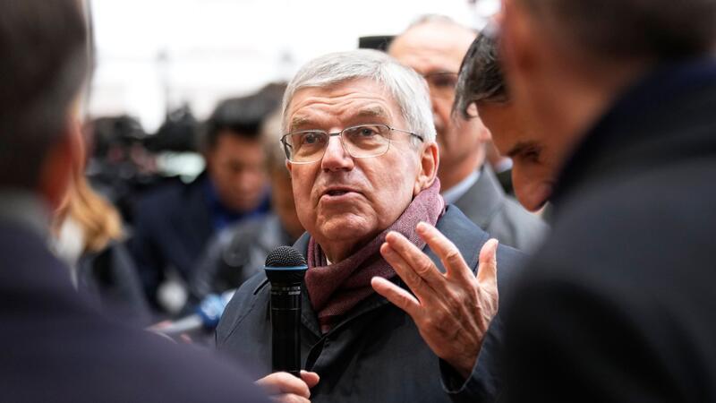 IOC-Boss Bach verteidigt Zulassung russischer Athleten Verteidigt die Zulassung von Sportlerinnen und Sportlern aus Russland und Belarus für Olympia 2024: Thomas Bach.