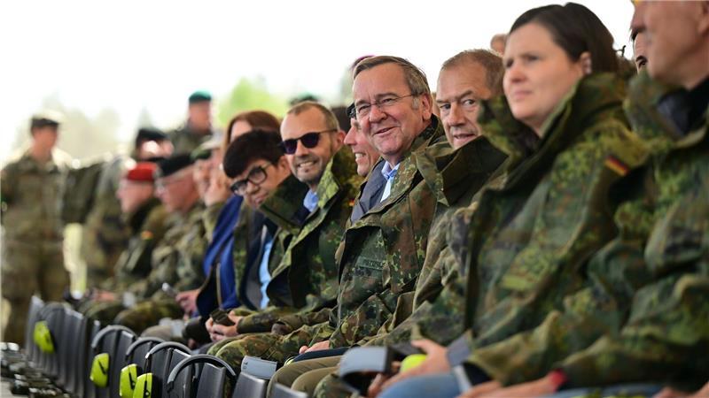 Verteidigungsminister Boris Pistorius (SPD) bei einer Gefechtsübung in Munster.
