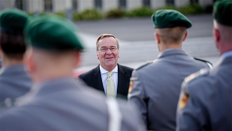 Verteidigungsminister Boris Pistorius (SPD) lässt ein Drohnenregiment aufbauen. (Archivbild)