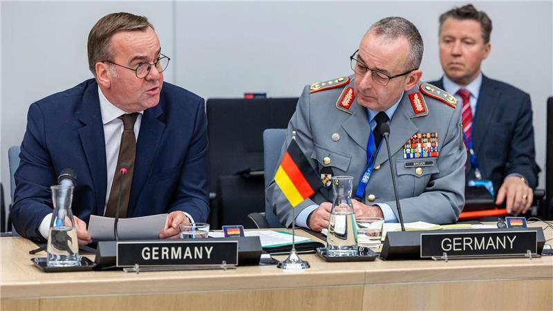 Verteidigungsminister Boris Pistorius hat Generalinspekteur Carsten Breuer für einen Nato-Spitzenposten vorgeschlagen. (Archivbild)