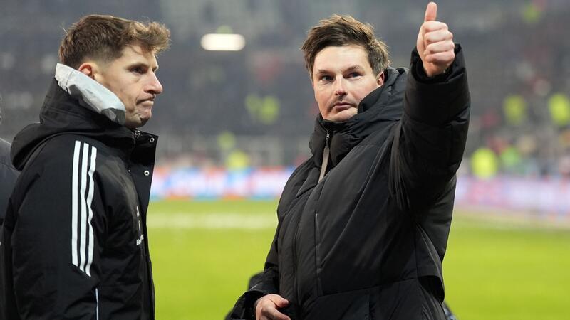 Vertrat seinen erkrankten Chef Merlin Polzin bei der Spieltags-Pressekonferenz: Loic Favé (l). (Archivbild)