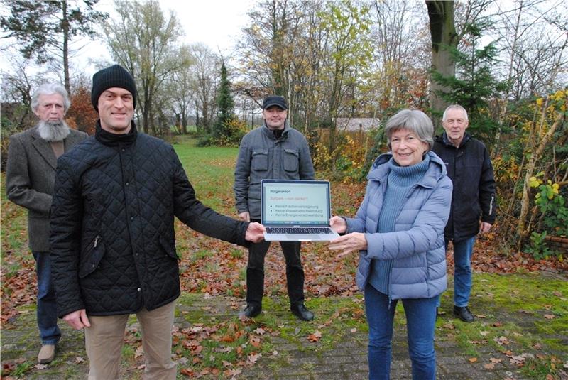 Vertreter der frisch gegründeten Bürgerinitiative „Surfpark – nein danke“: (von links) Horst Reinecke, Bernd Hohendorff, Tristan Jorde, Renate Stein und Martin Kogge. Foto: Stief