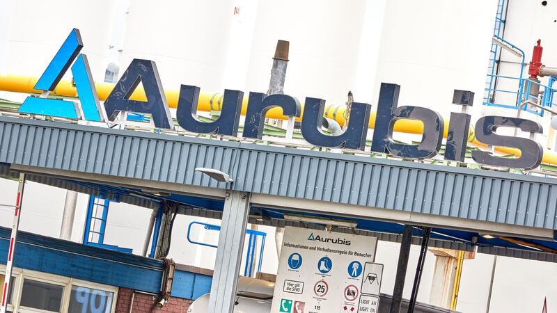 Diebstahl und Betrug: Millionenschaden hat Konsequenzen für Aurubis-Vorstände Vertreter des Aufsichtsrats des Hamburger Kupferproduzenten Aurubis verhandeln mit drei von vier Vorstandsmitgliedern über eine Beendigung ihrer Vorstandstätigkeit.