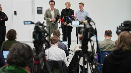 Vertreter von SPD, Linken und Grünen in Berlin beraten über die Chancen einer Regierungsbildung. 