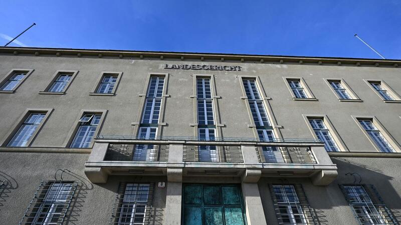Verurteilt wurde die Mutter wegen versuchten Mordes, Quälens oder Vernachlässigens unmündiger, jüngerer oder wehrloser Personen sowie wegen Freiheitsentziehung.