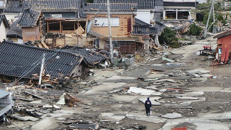 Erdeben in Japan: Zahl der Toten deutlich gestiegen Verwüstungen in Suzu.