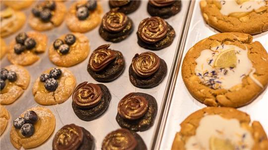 Verziert und getoppt machen die Cookies auch optisch was her.
