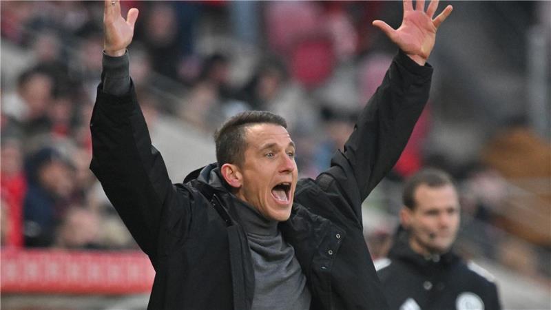 Verzweifelt in Mainz: Wolfsburgs Trainer Daniel Bauer.