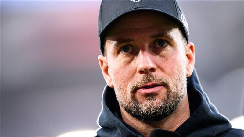 VfB-Coach Sebastian Hoeneß musste das blitzschnelle 0:1 in der ersten Spielminute mitansehen.