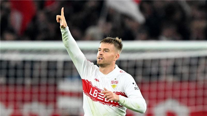 VfB Stuttgart verpasst Augsburg nächsten Rückschlag VfB-Nationalspieler Mittelstädt traf per Foulelfmeter zum 1:1.
