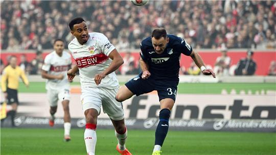 VfB-Profi Jamie Leweling scheiterte in Hälfte eins mit einem Distanzschuss.