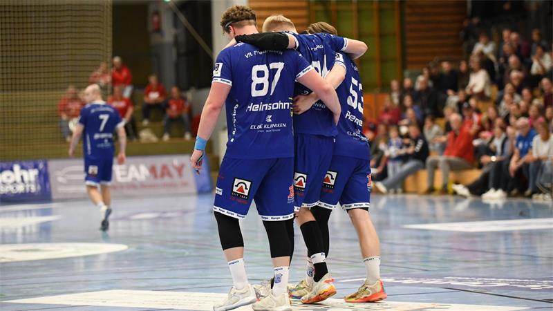 VfL-Handballer Danny Müller verletzt sich im Heimspiel gegen den TuS Vinnhorst. Danach soll aus dem Publikum die Beleidigung gekommen sein.