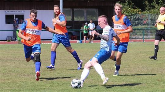 VfL-Kapitän Christian Hink (46, links) hätte das Team nach dem Rücktritt von Danilo Wutke als Spielertrainer übernommen. Doch dazu kam es nicht mehr.