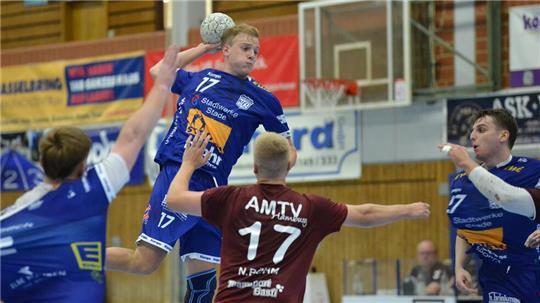 VfL-Kapitän Jesper Müller musste kurz nach der Pause vom Feld.