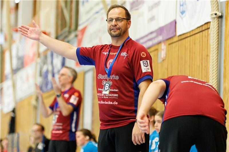 VfL-Trainer Dennis Marinkovic hat wenige Wochen vor dem Trainingsauftakt endlich Klarheit. Foto: Struwe