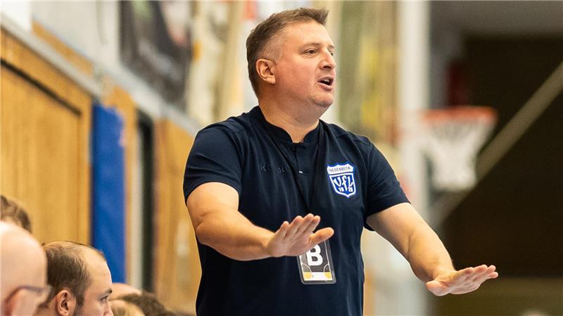 Fredenbeck schlägt Ahlen: Mann des Spiels steht zwischen den Pfosten VfL-Trainer Matthias Steinkamp sah zunächst eine starke Mannschaft. Mitte der ersten Halbzeit riss allerdings der Faden.